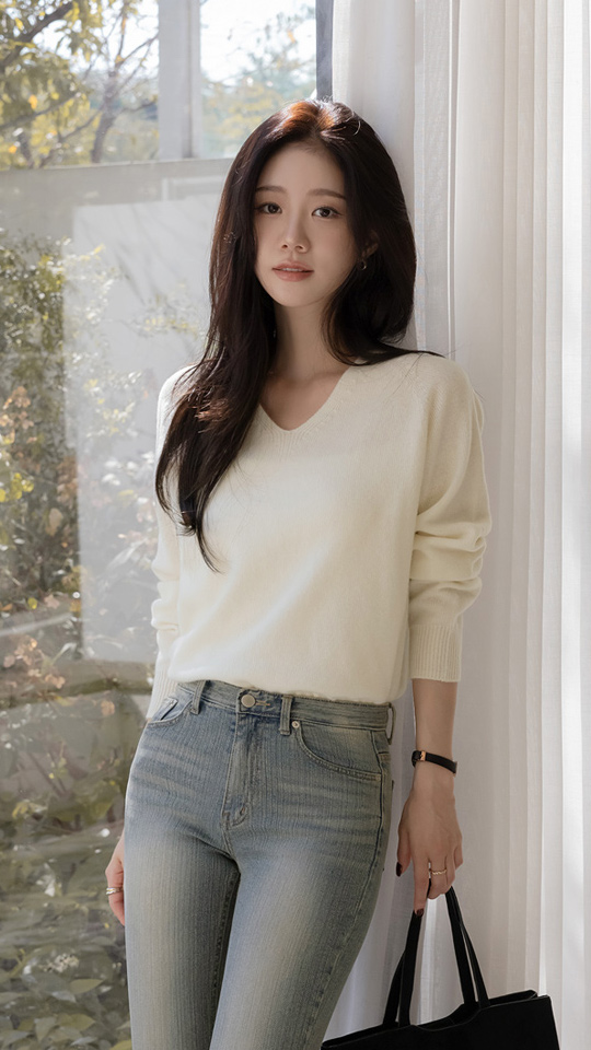오드 울100% 홀가먼트 V넥 니트