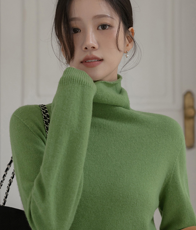 언제 어디에나 입기 좋은 니트